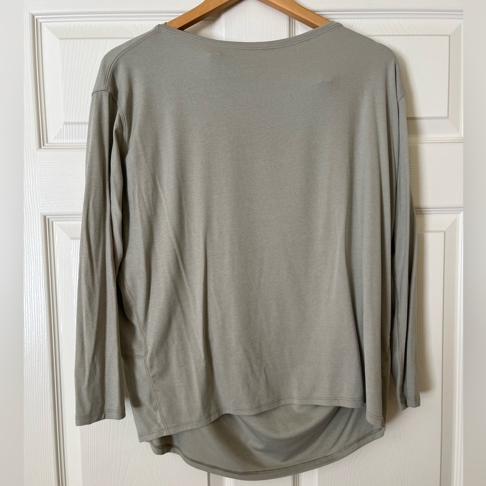 Lululemon back in action long sleeve nulu
